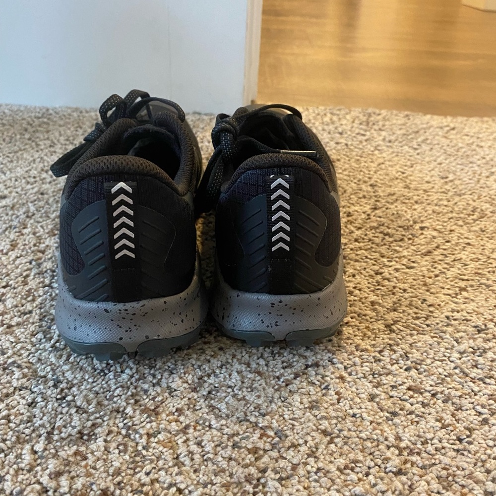 Saucony trail shoes women’s size 8